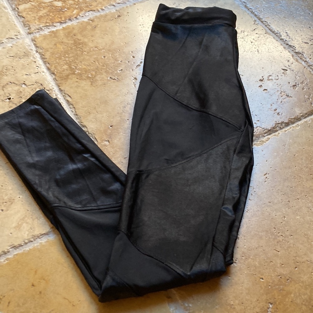 💵3 for $20✅Chocolate size small black yoga pants, leggings